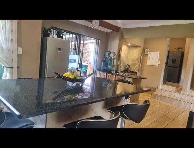 7 BEDROOM HOUSE FOR SALE IN CASHAN